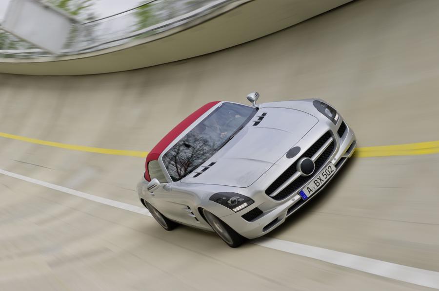  Mercedes-Benz SLS AMG Roadster 2011 года  (фото 137 из 183)